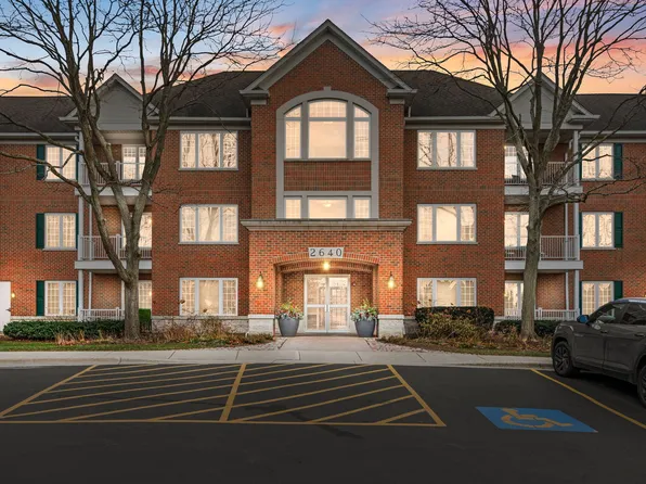 2640 Summit Dr Unit 301, Glenview, IL 60025