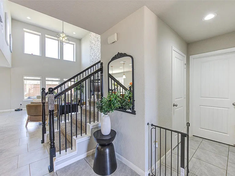 3306 Sumac Dr — Photo 5