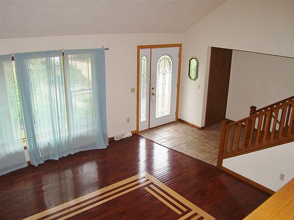 2nd image of 13 Becky Ct