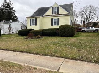 472 Vauxhall St, New London, CT 06320
