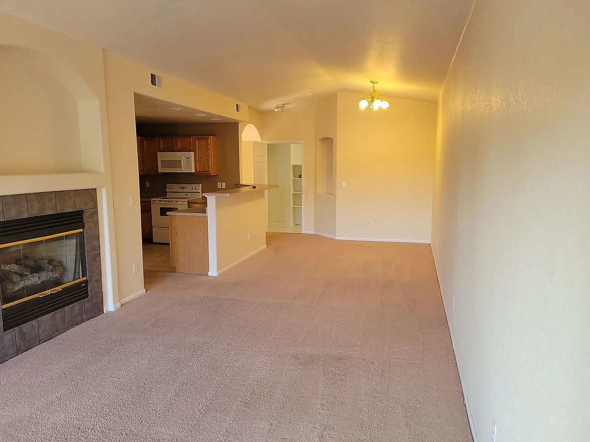Building Photo - 1703 Whitehall Dr #2-H