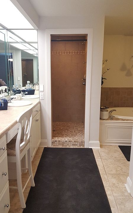 Master Bath w/Dual Vanities