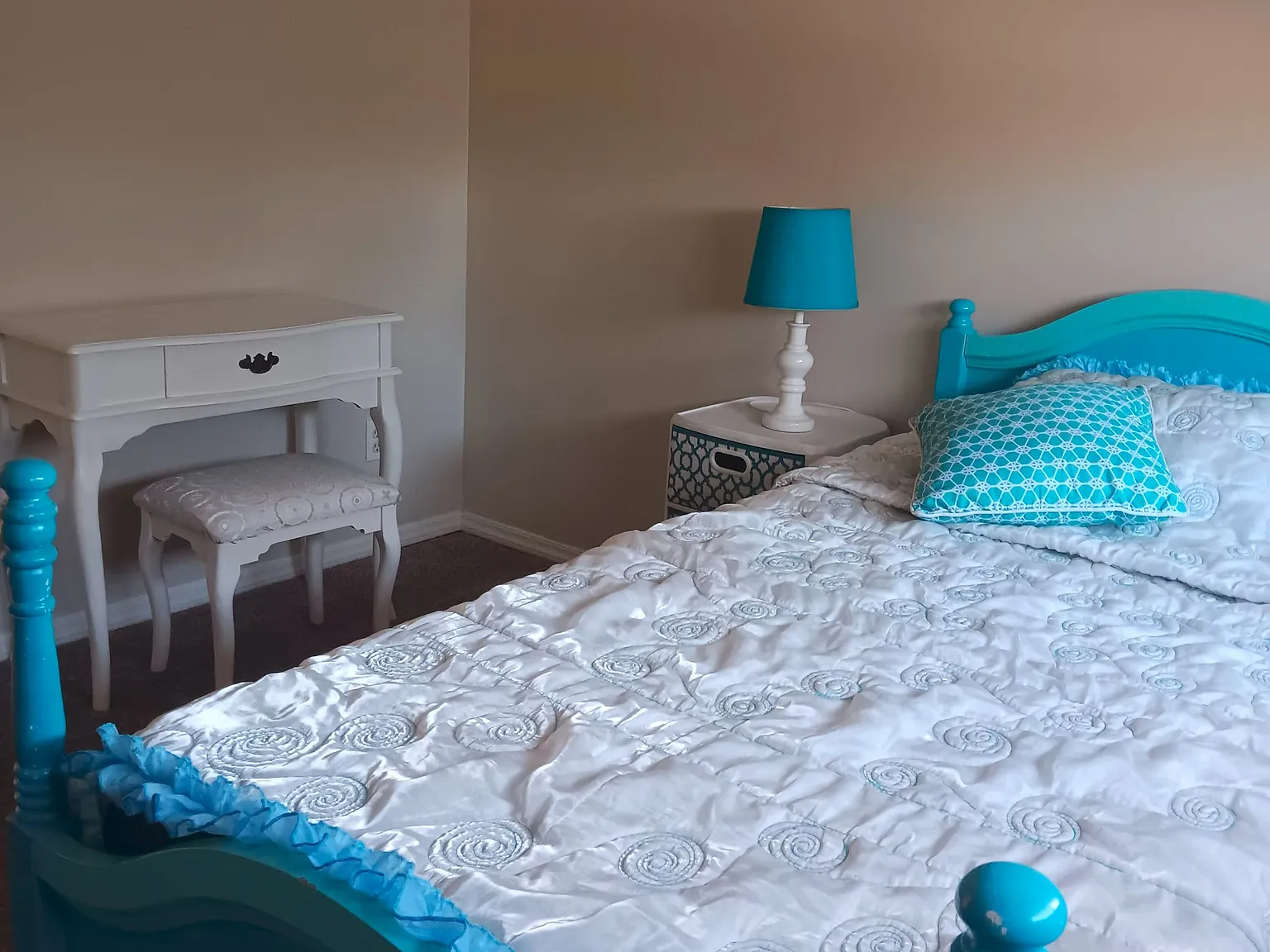 4 bed, 2100 sqft, $700 — Photo 3