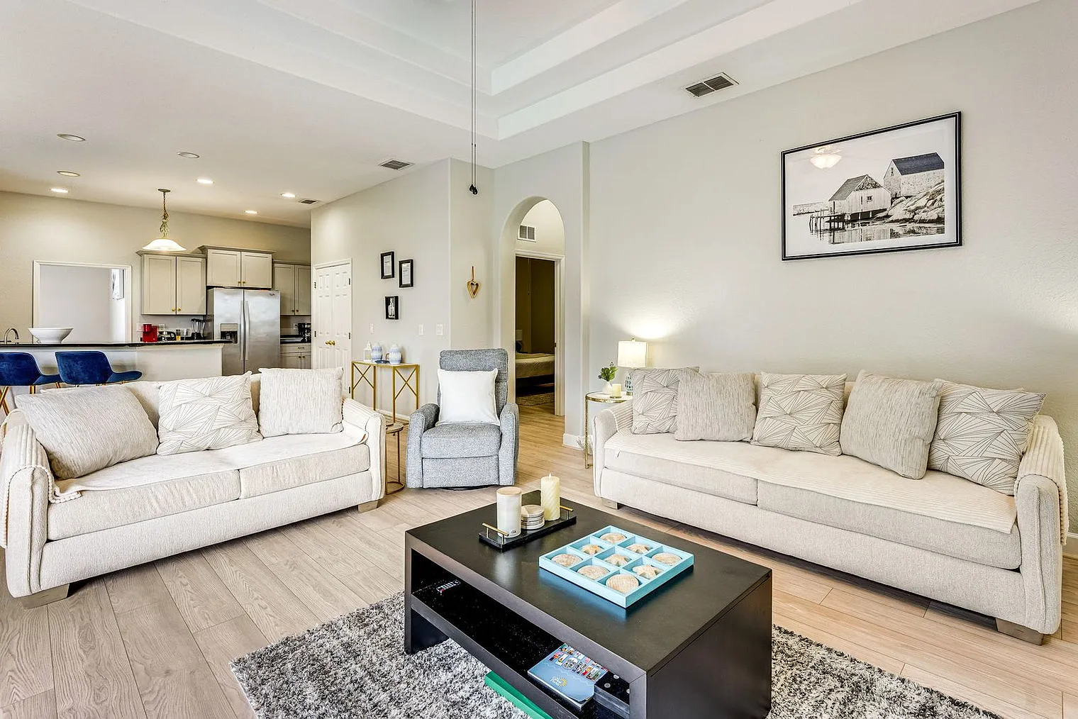 5 bed, 3.0 bath, 2701 sqft, $5,838 — Photo 3