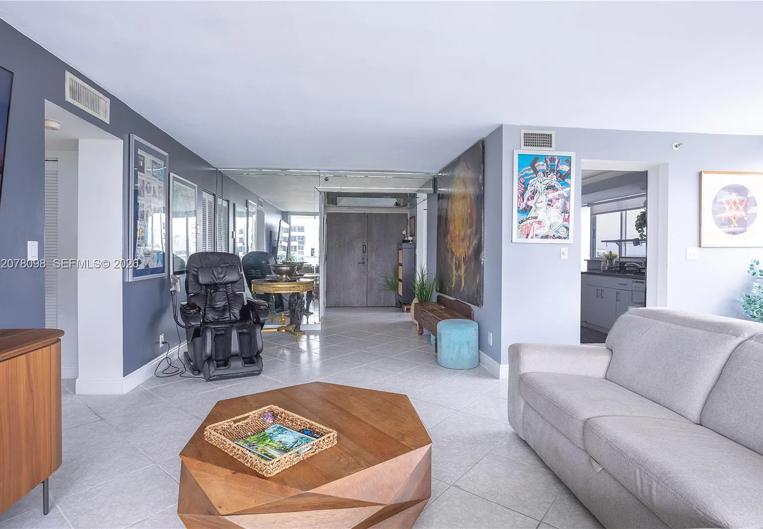 King David Towers Condo — Photo 4