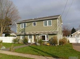 715 Keith Ln, West Islip, NY 11795