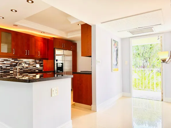 3080 N Course Drive #202, Pompano Beach, FL 33069