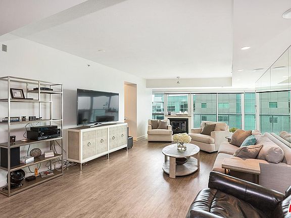 5th image of 13600 Marina Pointe Dr Unit 1914