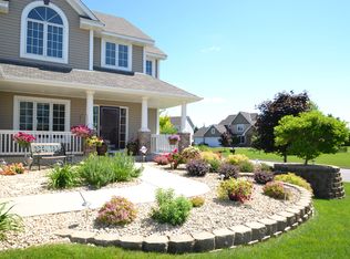 9595 Dunes Ave S, Cottage Grove, MN 55016