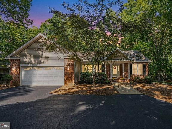 4th image of 204 Tall Pines Ave