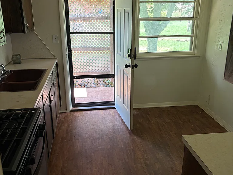 1307 N Broad St — Photo 9