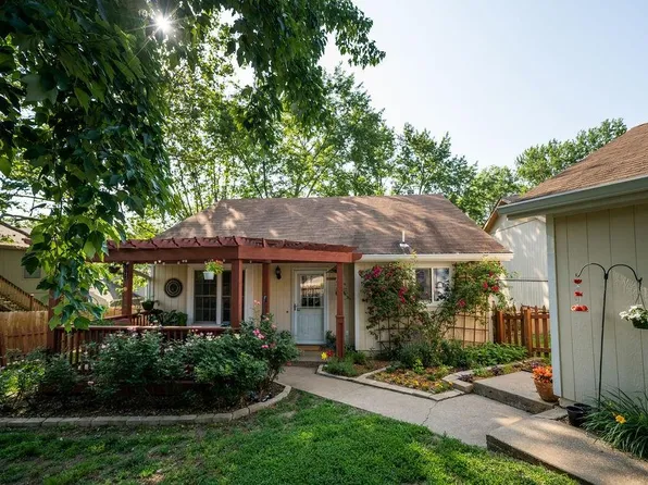 2400 McKinley Ct, Lawrence, KS 66047