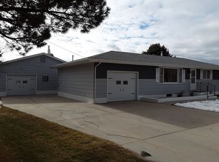 814 Mountain View Ave, Scottsbluff, NE 69361