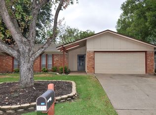 1129 Livingston Dr, Hurst, TX 76053