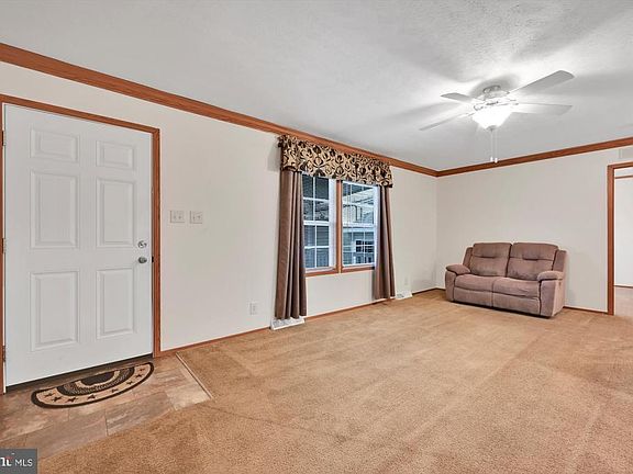 5th image of 910 Dogwood St