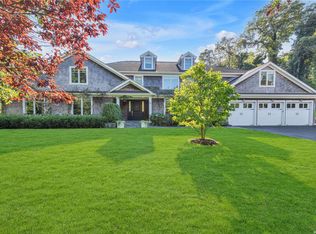 16 Soundview Ln, Port Washington, NY 11050