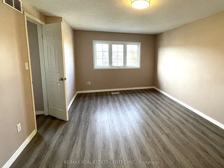 300 Activa Ave — Photo 5