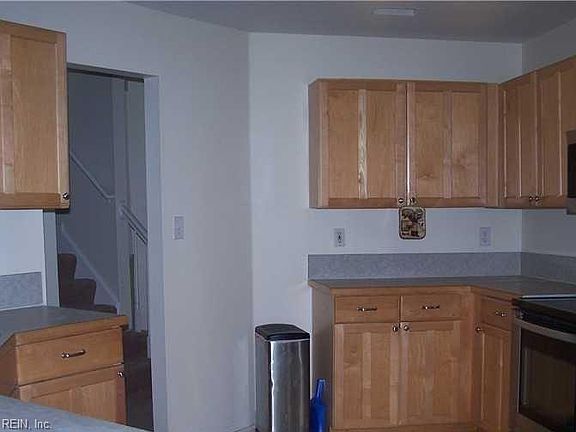 3rd image of 6774 Burbage Landing Cir