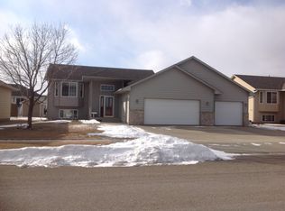 1813 S Monticello Ave, Sioux Falls, SD 57106