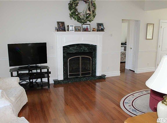 4th image of 19A Columbine Ave N