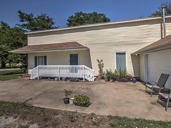 4th image of 230 E Cooweescoowee Ave