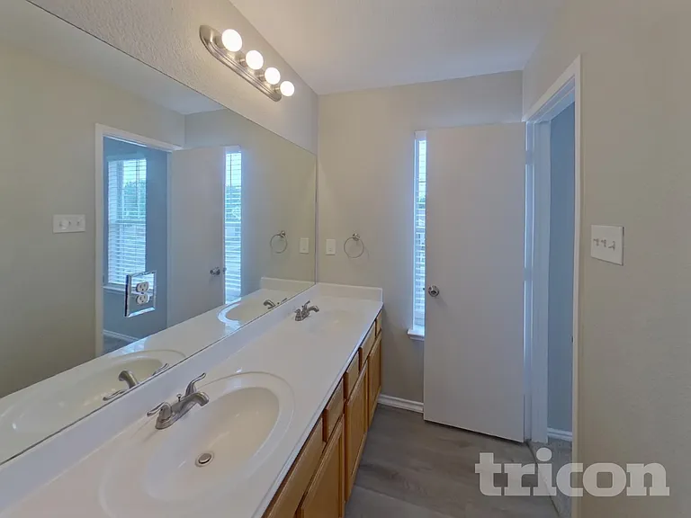 1461 Pine Ln — Photo 8