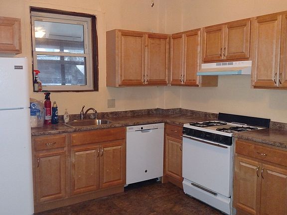 Eat-In Kitchen