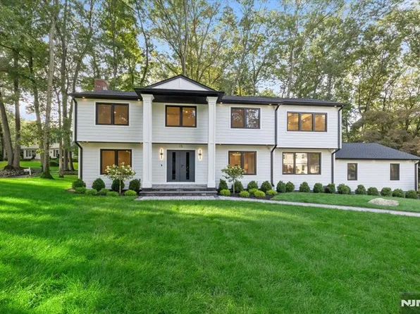 15 Green Way, Mahwah, NJ 07430