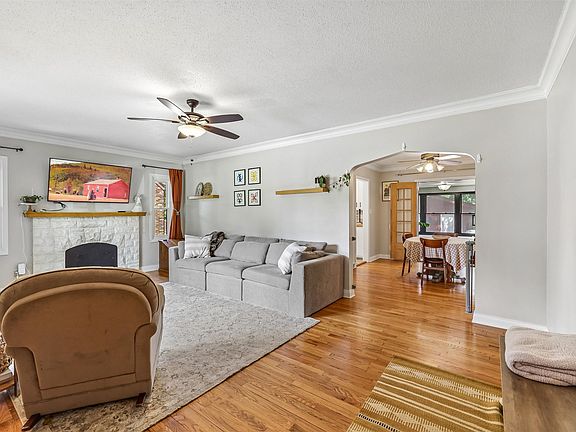 3rd image of 2209 34th St