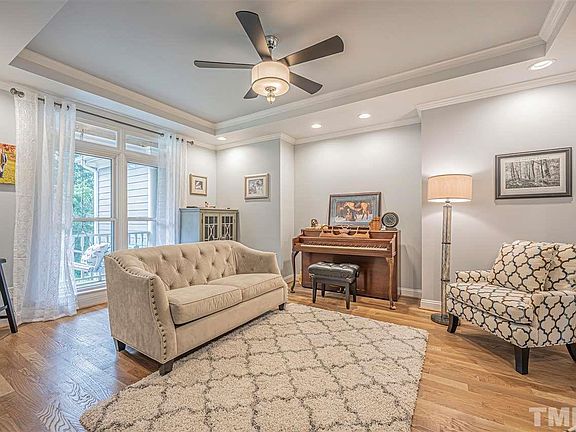 4th image of 111 Heart Wood Ct