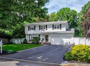 4 Layton Ln, Centereach, NY 11720