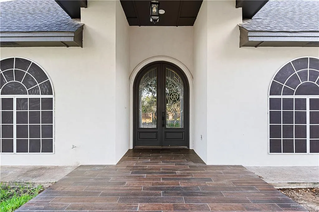 4 bed, 2.0 bath, 2830 sqft, $3,700 — Photo 3