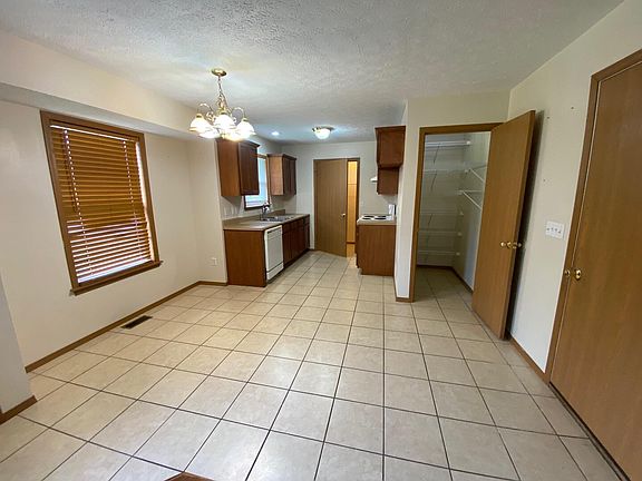 4th image of 842 W Lorenza Drive