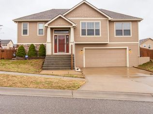2801 Oakwood Dr, Junction City, KS 66441