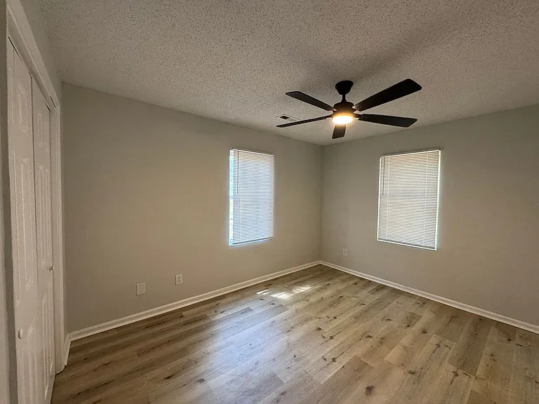 2109 Albany St — Photo 24