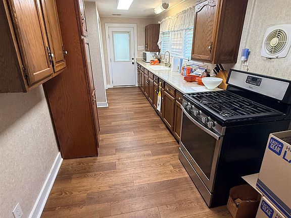 4th image of 167 Phelps Rd