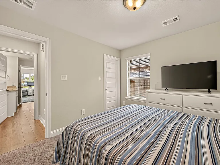 2605 Golden Palms Ln — Photo 13