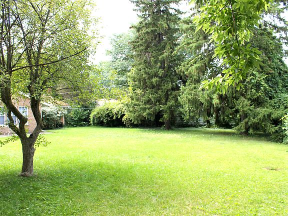 4th image of 32560 Knollwood Dr