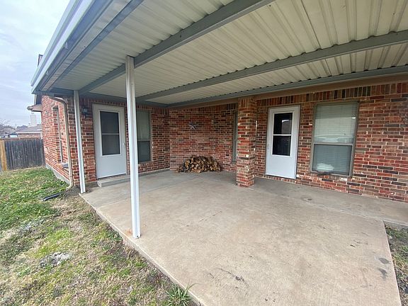 3rd image of 501 Waterford St