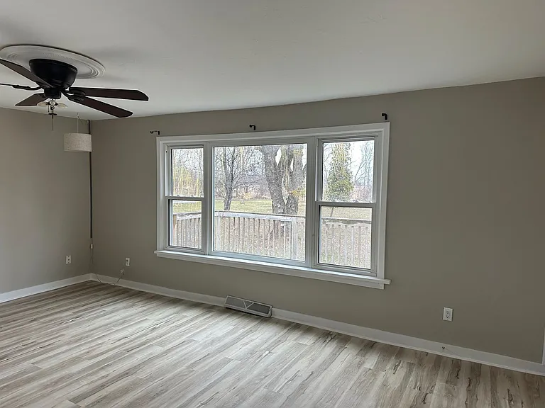 962 Lakeview Dr #1 — Photo 7