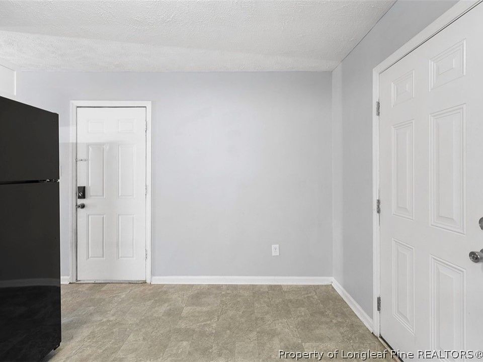 7th image of 818 Grambling Ct