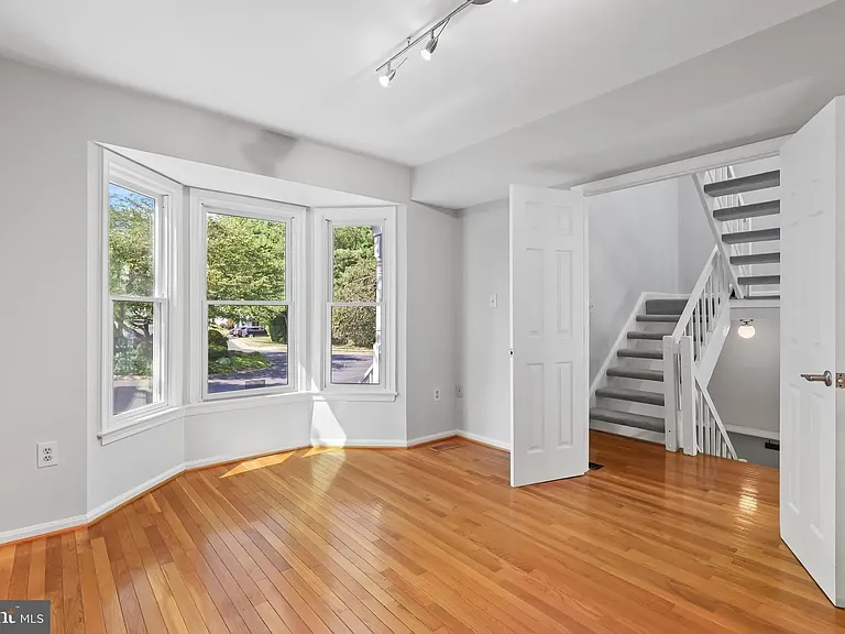 8421 Hollis Ln — Photo 22