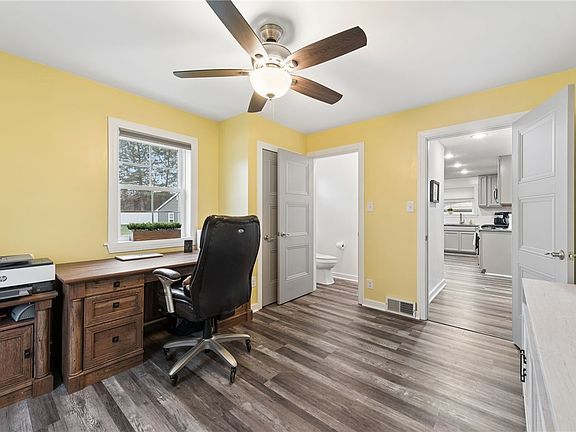 4th image of 1521 Woodlawn Dr