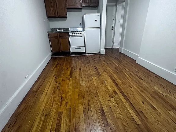 3rd image of 32 Joralemon St Unit E149