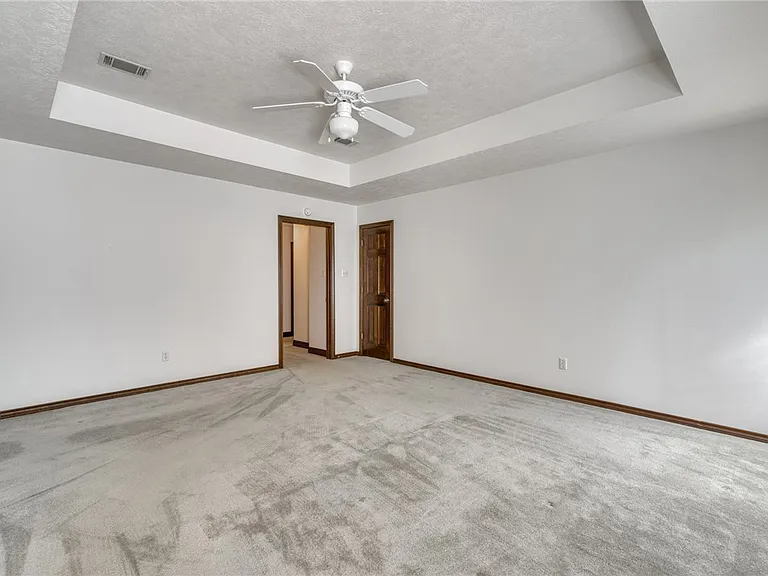 1402 Riverstone Ct — Photo 24