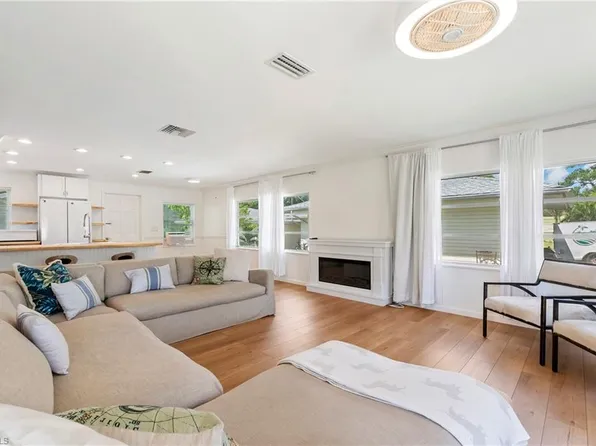 2432 Washington AVE, NAPLES, FL 34112