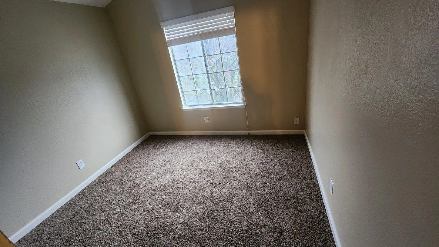 3 bed, 2.5 bath, 1418 sqft, $2,595 — Photo 4