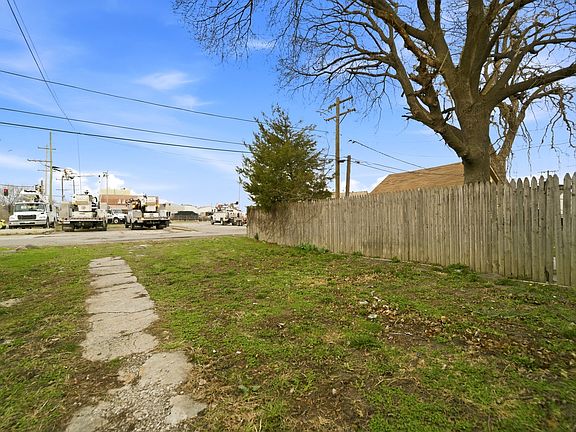 2nd image of 15644 Emerald Ave