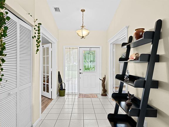 5th image of 1707 Primrose Ln