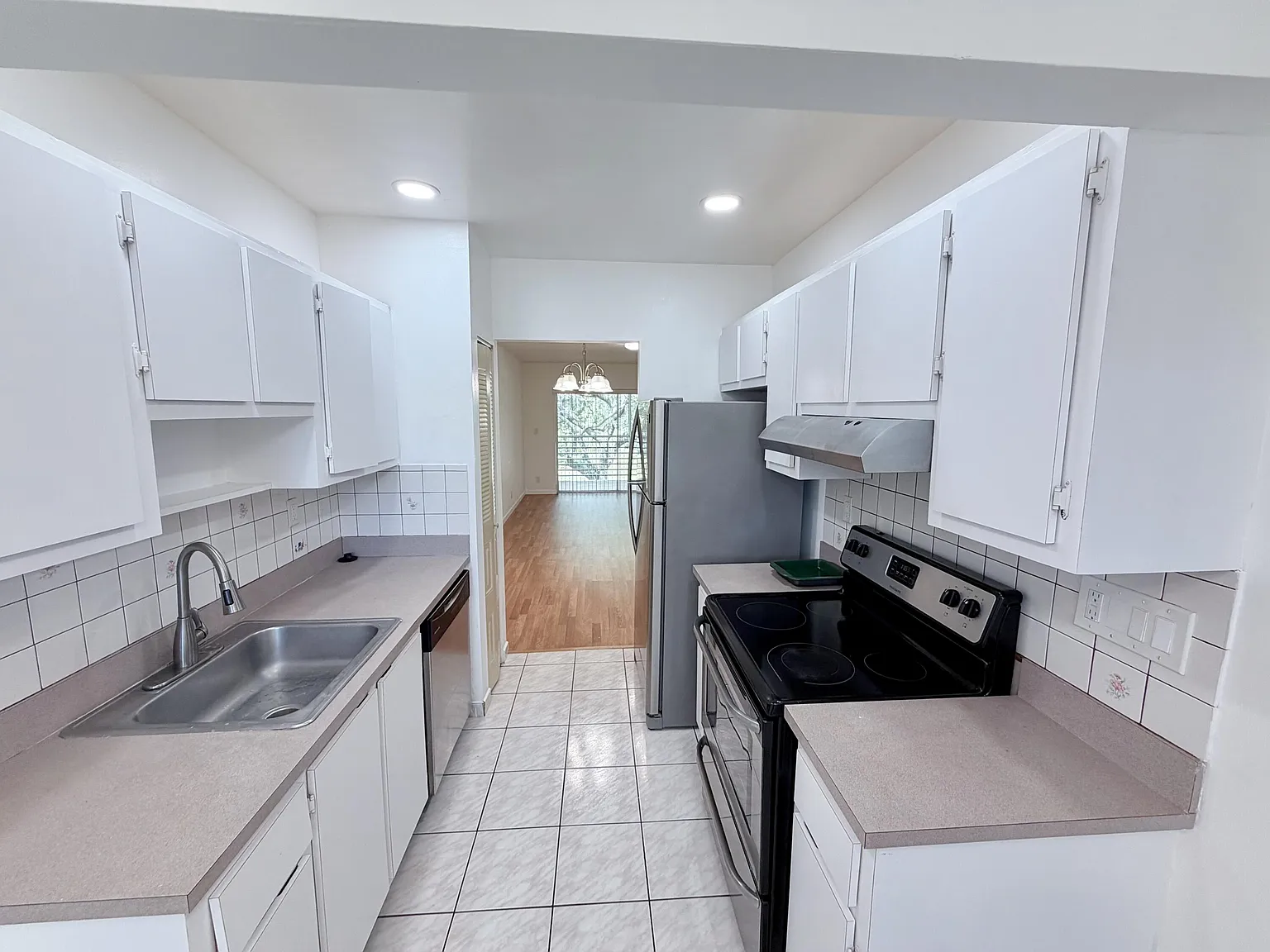 2 bed, 2.0 bath, 1040 sqft, $1,700 — Photo 4